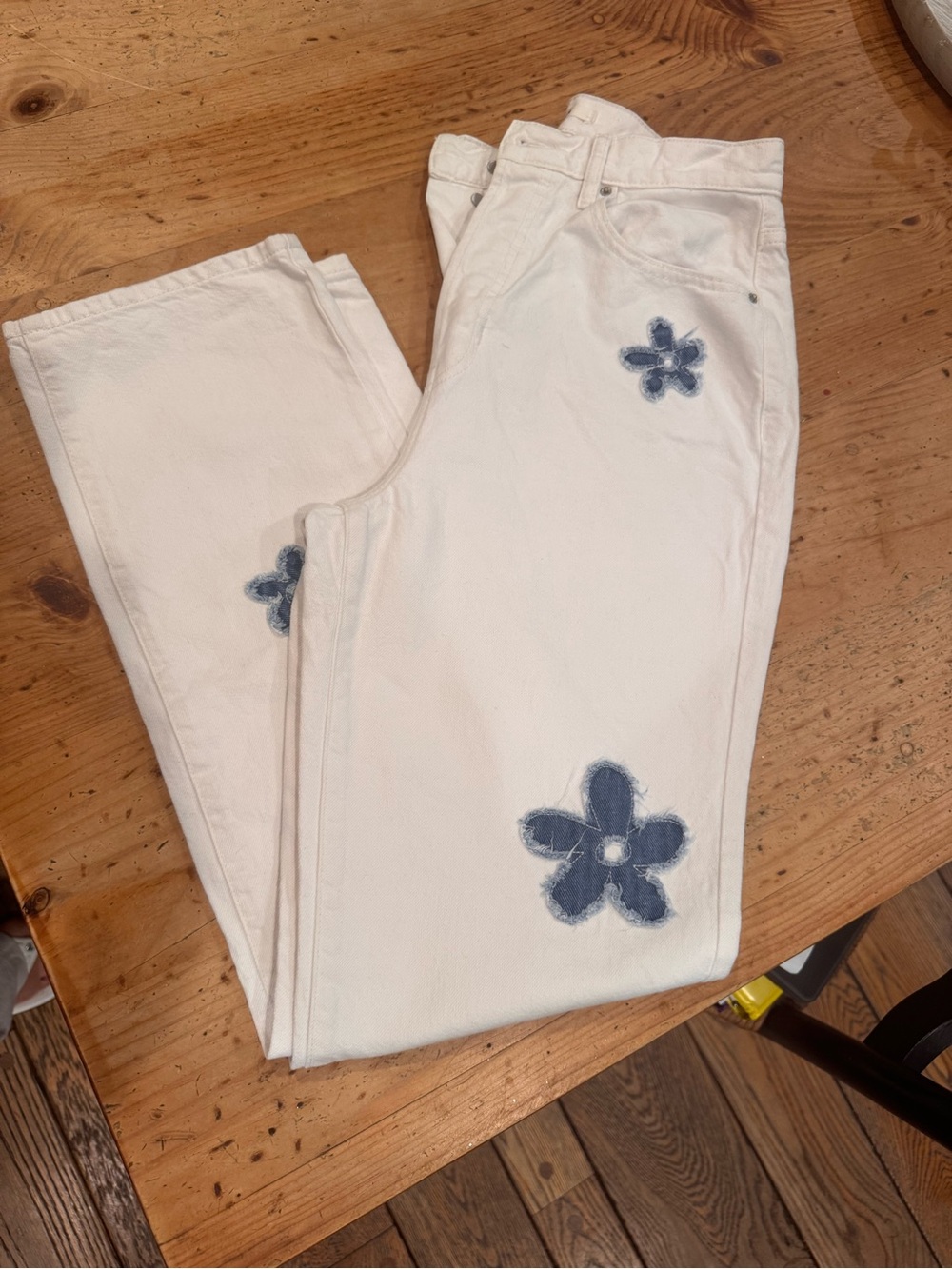 PacSun White Straight-Leg Jeans with Blue Floral Patches